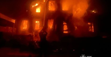 РФ атакувала Україну ракетами та "Шахедами": є постраждалі, на Дніпропетровщині горів храм (фото)