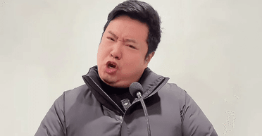 "Двойник" Трампа из Китая потрясающе точно копирует голос и манеры президента США (видео)