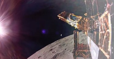 Приватний посадковий модуль зробив приголомшливі кадри поверхні Місяця і Землі позаду нього (відео)