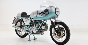 Старый 50-летний мотоцикл ушел с молотка по цене нового Bentley (фото)
