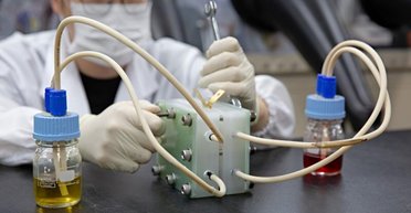 Замена литию и ванадию: дешевое вещество удвоило плотность энергии новых батарей