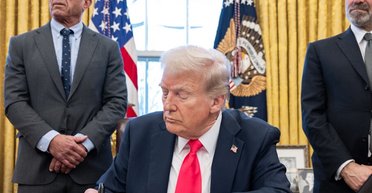 Российским олигархам тоже: Трамп хочет продавать гражданство США за 5 миллионов долларов