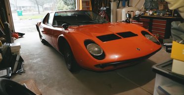 Знаменитый суперкар Lamborghini за миллион долларов на 25 лет покинули в гараже (видео)