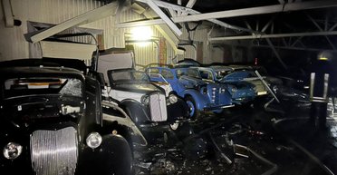 Ночная атака ВС РФ: дроны разрушили музей ретро-автомобилей в Киевской области (фото)