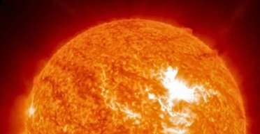 Самая мощная вспышка на Солнце в 2025 году: часть Земли осталась без связи (видео)