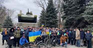"Чекаємо, коли Україна прийде і врятує нас". Як живуть і на що сподіваються в окупованому Мелітополі