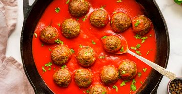 Фрикадельки с томатной подливкой: пошаговый рецепт вкусного блюда