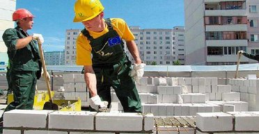 Вдвічі більше за середню зарплату: скільки отримують і чого чекають українські робітники