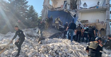 Под завалами могут оставаться люди: количество жертв в Кривом Роге выросло до 3, — ОВА (фото)