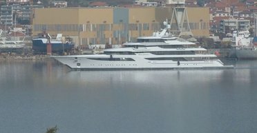 Тимчасово відпливала: в АРМА пояснили рух яхти Медведчука в Хорватії (фото)