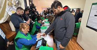 Выборы в Грузии: "Грузинская мечта" уже празднует победу, а партия Саакашвили борется за топ-3