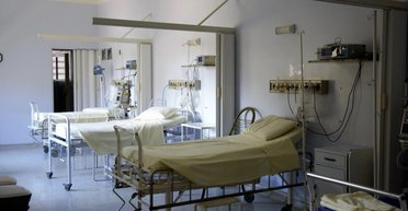 Харчувались у розважальному закладі: у Львові спалах кишкової інфекції, люди у лікарнях