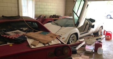 В гараже пенсионерки обнаружили заброшенные суперкары Ferrari и Lamborghini 80-х (фото)