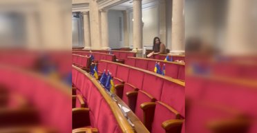 Игнорируют законопроект о мобилизации: в Раде присутствует десятая часть нардепов (видео)