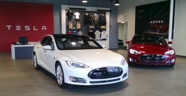 У Південній Кореї виник скандал через масову поломку батарей Tesla: влада вживає заходів