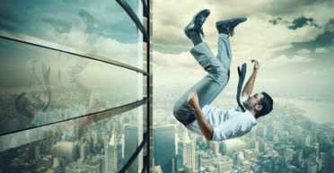 Полет нормальный? Украина Зеленского летит вниз, но выпала из окна гораздо раньше