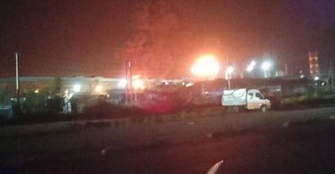 В Ростовской области России пылает НПЗ: в сети сообщают об атаке БпЛА (видео)