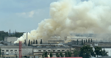 В российском Екатеринбурге горит единственный завод, который производит САУ (фото, видео)