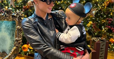 Періс Гілтон уперше повезла сина в Діснейленд (фото)