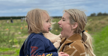 Емма Робертс показала рідкісний знімок із сином (фото)