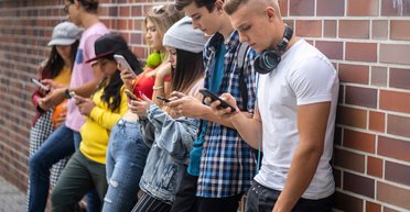 Діти алгоритму. Чому покоління Z ніколи не сумнівається у своїй правоті