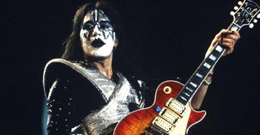 После падения в студии: умер один из основателей группы Kiss Дэниел "Эйс" Фрейли