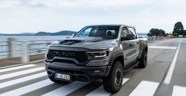 700-сильный гигант: самый мощный пикап в мире выходит на европейский рынок (видео)