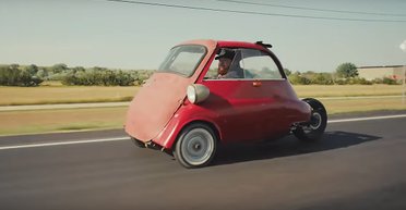 Трехколесное безумие: умельцы скрестили необычный старый BMW и спортбайк Yamaha (видео)