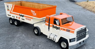 Необычный детский грузовик ушел с молотка по цене подержанной Toyota (фото)