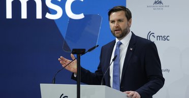 Оправдание США агрессии РФ: Вэнс упрекнул Зеленского, что США держат "все его правительство"