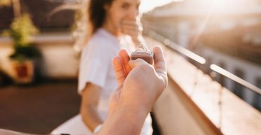 Жінка кинула хлопця на очах у всієї родини, помстившись за невдалу пропозицію руки і серця