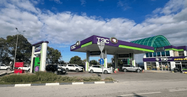 Максимум 30 литров в руки: в Севастополе ввели талоны на бензин в сетях АЗС (видео)