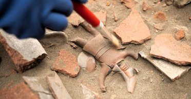 Знайшли у найстарішій сонячній обсерваторії: в Перу виявили ритуальну фігурку воїна (фото)