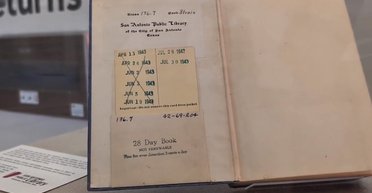 Бабушка не сможет оплатить штраф: просроченную книгу вернули в библиотеку спустя 82 года (фото)