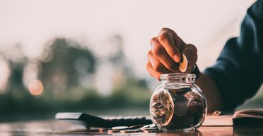 Чоловік накопичив $440 тисяч, роками відмовляючись від простих речей: тепер він шкодує