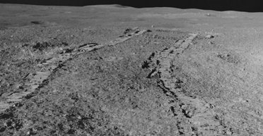 Вперше в історії. Індійський місяцехід з'ясував хімічний склад поверхні на Південному полюсі Місяця