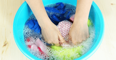 Дієві методи, які допоможуть швидко прибрати з одягу запах секонд-хенду