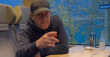 Россиянин набросился на украинскую семью в поезде: "Почему ты не в окопе?" (фото, видео)