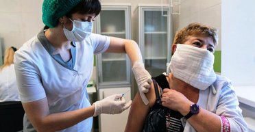 Перед тем, как уколоться. Самые частые вопросы по вакцинации от коронавируса