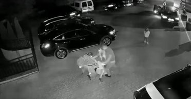 Во Львове двое мужчин напали на директора фестиваля, которая пыталась защитить женщину с детьми