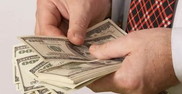 Чоловік зайшов у магазин по пляшку, а вийшов звідти мільйонером