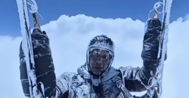 Не планував літати: чоловіка засмоктало у потік повітря та підняло на висоту 8500 метрів