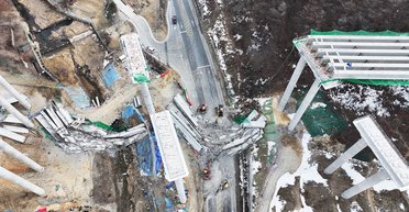 Рухнул в прямом эфире: падение моста в Южной Кореи попало на видео