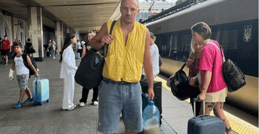 Евгений Клопотенко снял китель шеф-повара и вышел в стильном образе на подиум Fashion Week (фото)