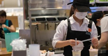 Начальниця "виховала" співробітницю, видавши мішок монет як зарплату (фото)