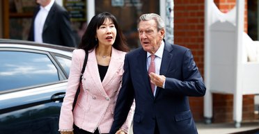 Друг Путина и бывший канцлер ФРГ Герхард Шредер перестал получать зарплату из РФ: подробности