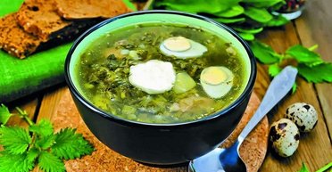 Весеннее меню: рецепт вкусного зеленого борща с крапивой