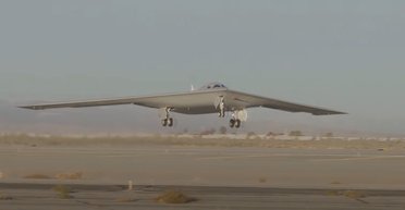 Американський стелс-бомбардувальник B-21 Raider проходить етап льотних випробувань (відео)