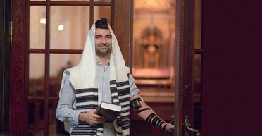 Счастливый Малый. Что привело лидера группы "Токио" на Майдан и в синагогу