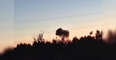 Повреждены трубопровод, крыша и здание: БПЛА атаковали завод в России, — СМИ (фото, видео)